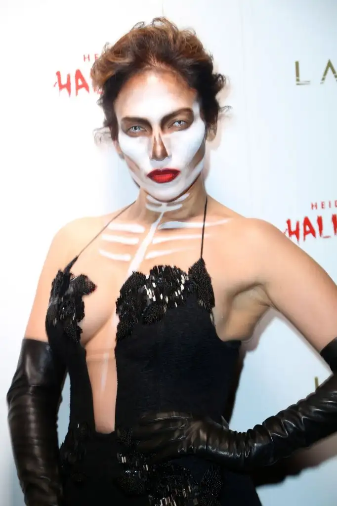 jennifer-lopez-heidi-klum-halloween-party-in-new-york-city-october-2015_1.webp