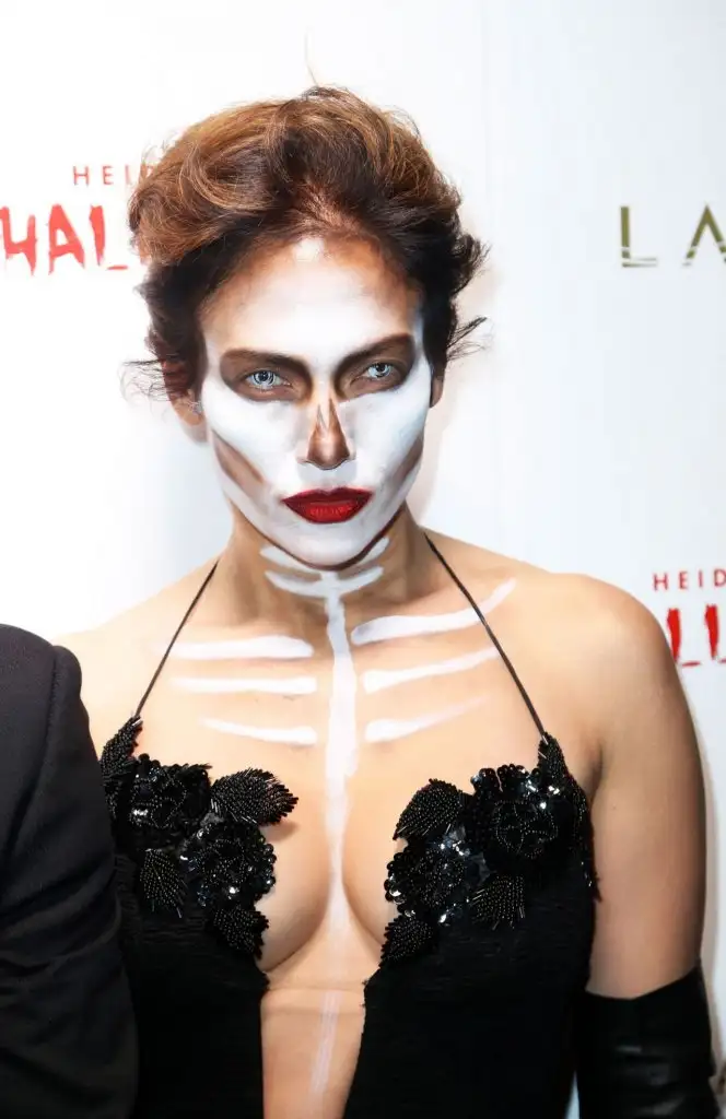 jennifer-lopez-heidi-klum-halloween-party-in-new-york-city-october-2015_6.webp