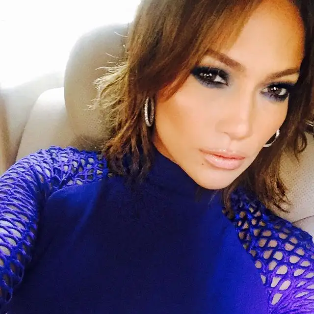 jennifer-lopez-newhaircutselfie.webp