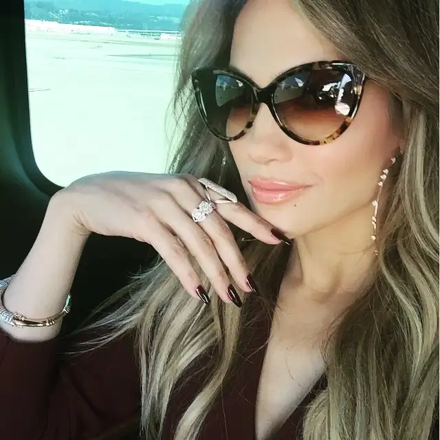 jennifer-lopez-planeselfie.webp