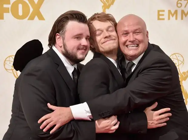 john-bradley-west-alfie-allen-ve-conleth-hill,AF59qzKnIUCJ2POgSer6ow.webp