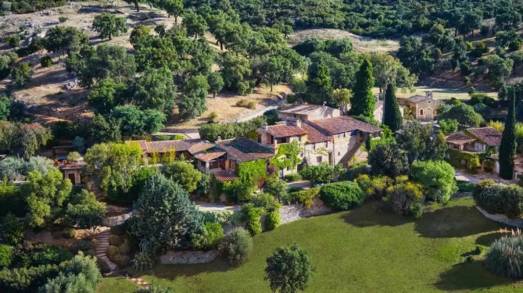 Johnny_Depp_French_village_5.webp