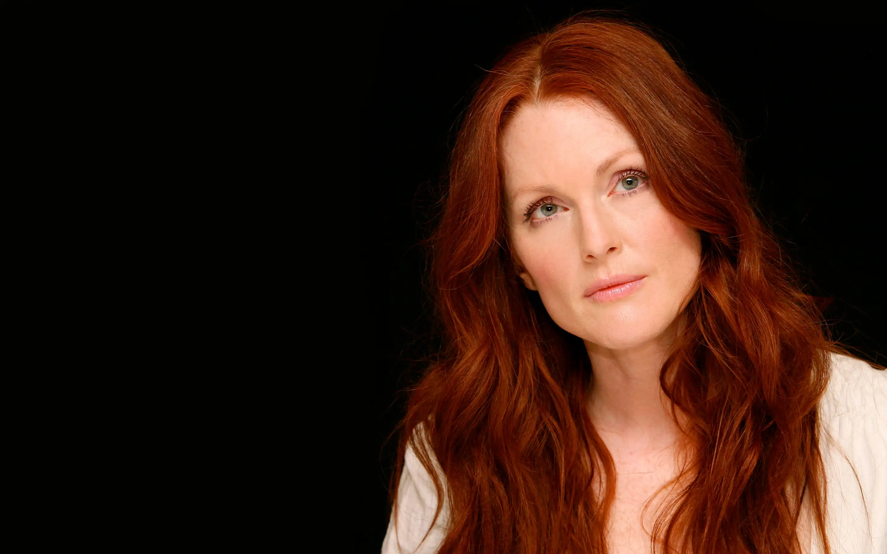 julianne-moore-8833.webp