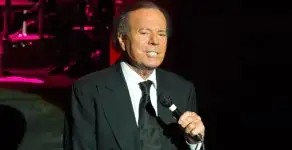 julio-iglesias-istanbul-da-konser-verecek-7072972_x_6051_300.webp