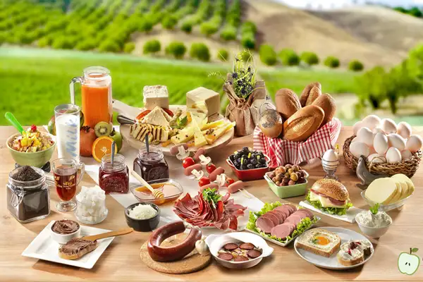 kahvaltı-sofrası-ve-zengin-kahvaltılıklar.webp