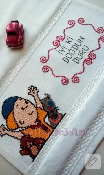 kanavice-caillou-islemeli-havlu-modelleri-530x884.webp