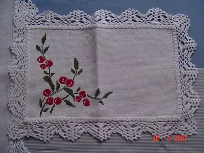 kanaviçe-tepsi-örtüsü.webp