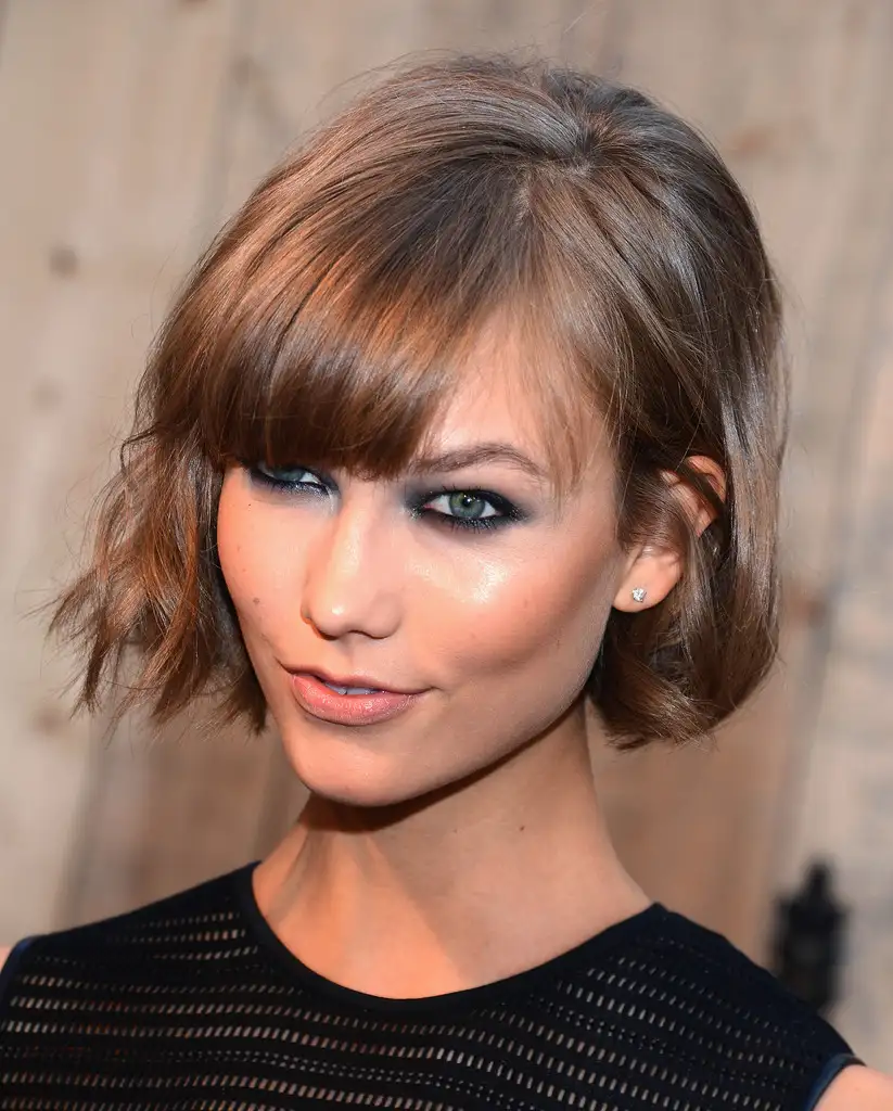 Karlie+Kloss+Makeup+Smoky+Eyes+p0DO56FchnSx.webp
