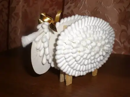 karton-mandal-ve-kulak-coplerinden-koyun-yapimi-8.webp
