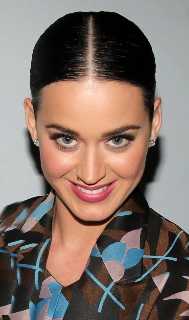 katy-perry-appear-at-the-stephen-sondheim-theatre-in-new-york-city_1.webp