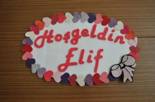 Keçeden-Kız-Çocuk-Kapı-Süsü-4-500x331.webp
