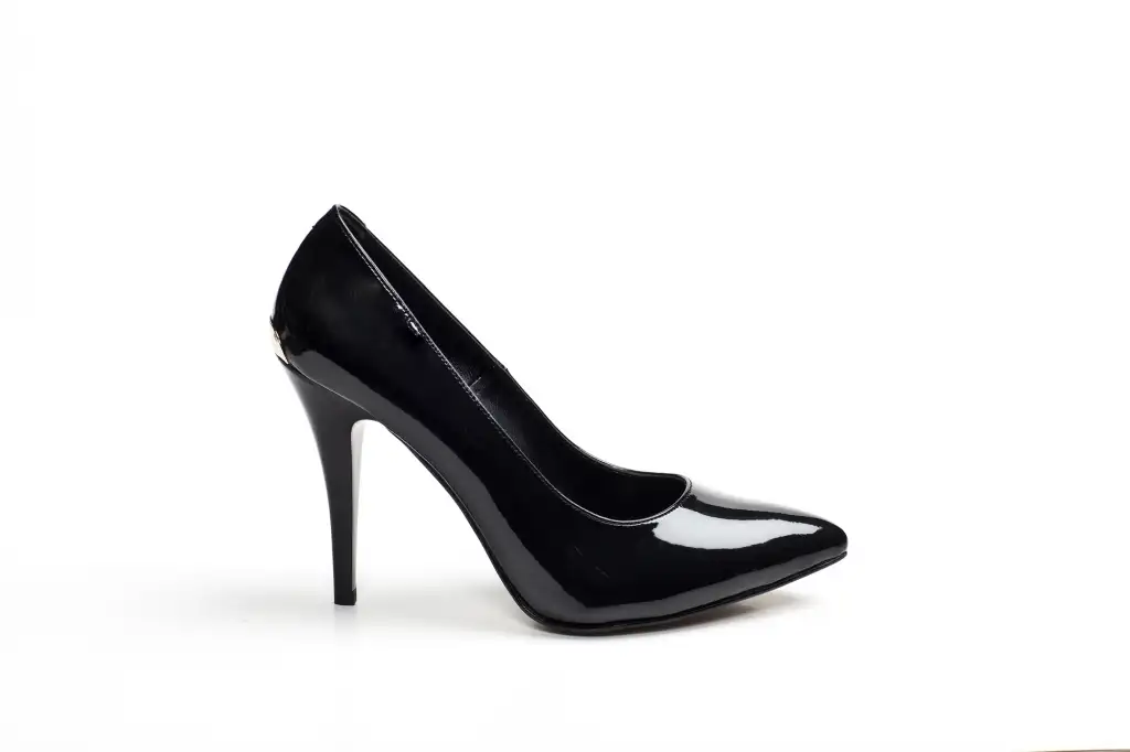 Kemal-Tanca-Siyah-Renkli-Parlak-Stiletto-Ayakkabı-Modeli.webp