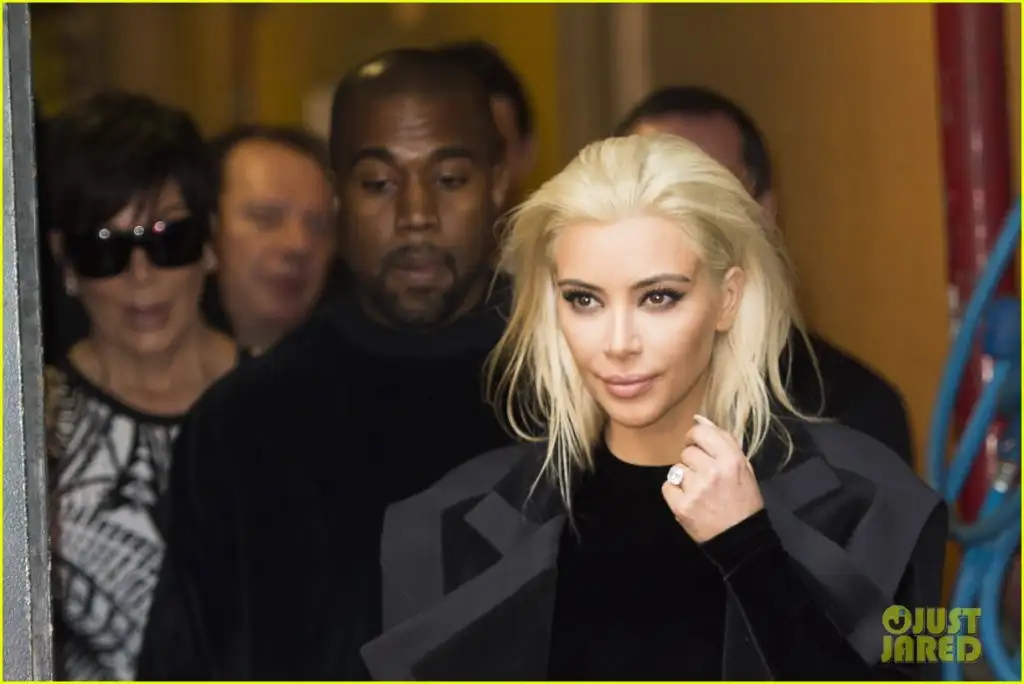 kim-kardashian-debuts-blonde-hair-41.webp