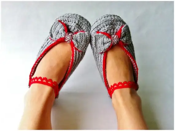 kırmızı-gri-patik-modeli.webp