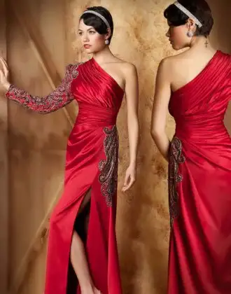 kırmızı-uzun-işlemeli-abiye-elbise-modeli.webp