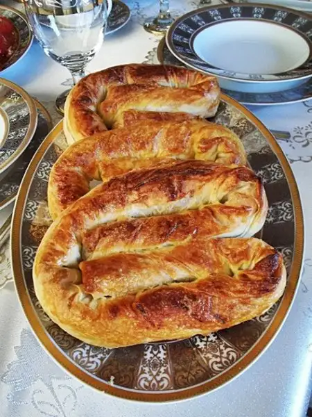kıymalı sarıyer böreği.webp