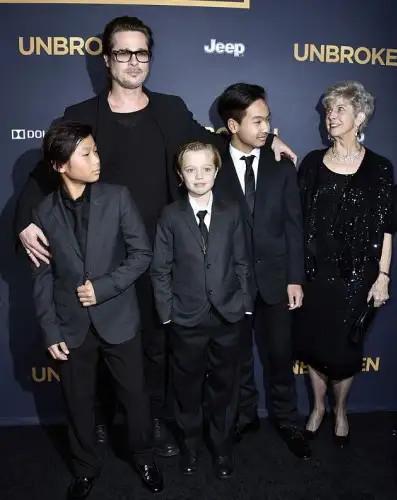 kizini-kendi-eliyle-erkek-yapiyor--angelina-jolie-shiloh-bred-pitt-6.webp