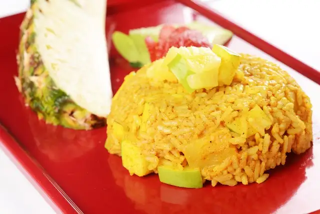 Körili ve Ananaslı Pirinc Salatası.webp