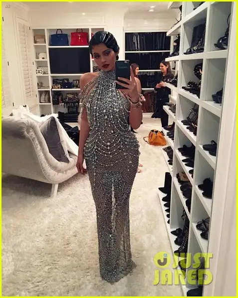 kris-jenner-celebrates-60th-birthday-with-star-studded-gatsby-party-18.webp