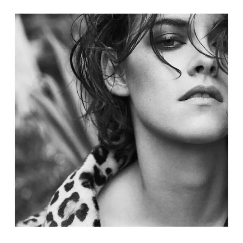 kristen-stewart-poses-for-elle-uk-magazine-september-2015_4.webp