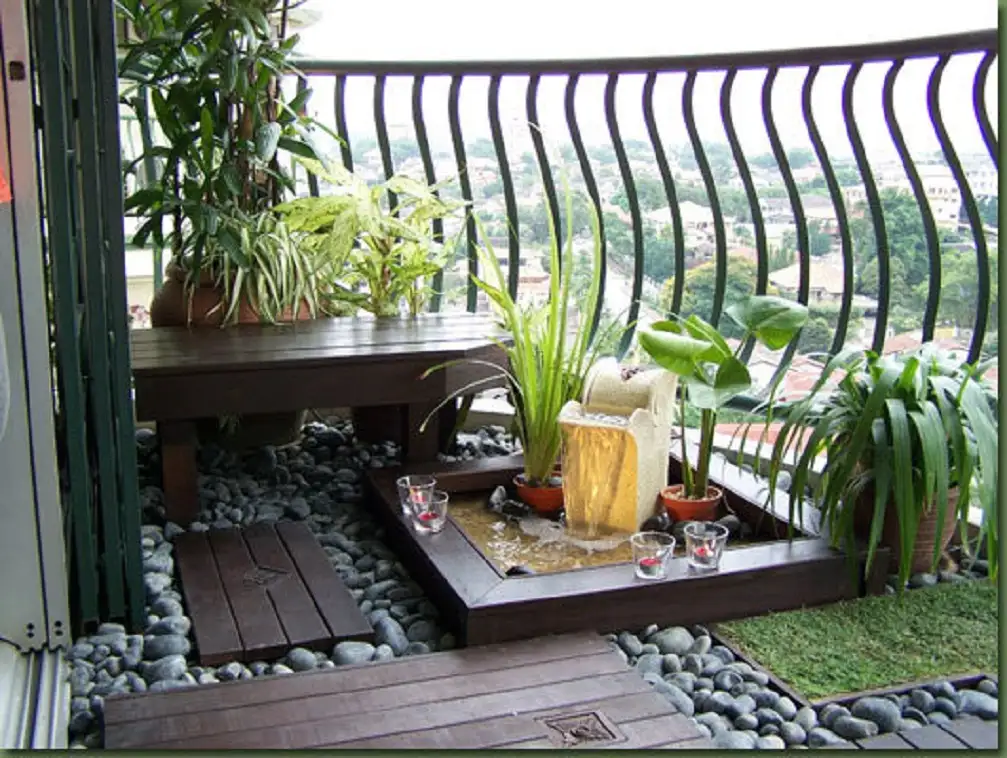 kucuk_balkon_dekorasyonu.jpg