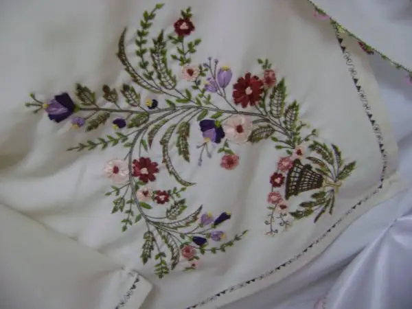 kurdele-nakışı-mutfak-takımı-satın-al.webp