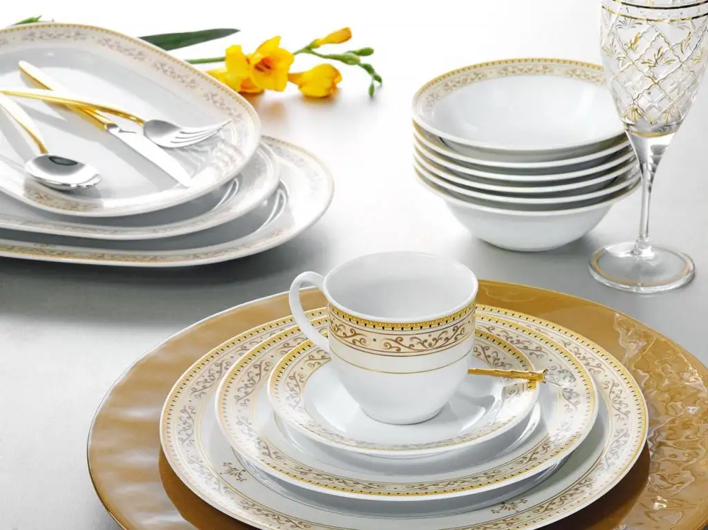 kütahya-porselen-şık-yemek-takımı.webp