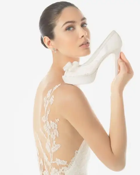 la-romantica-y-femenina-coleccion-de-calzado-para-novias-201-97145.webp
