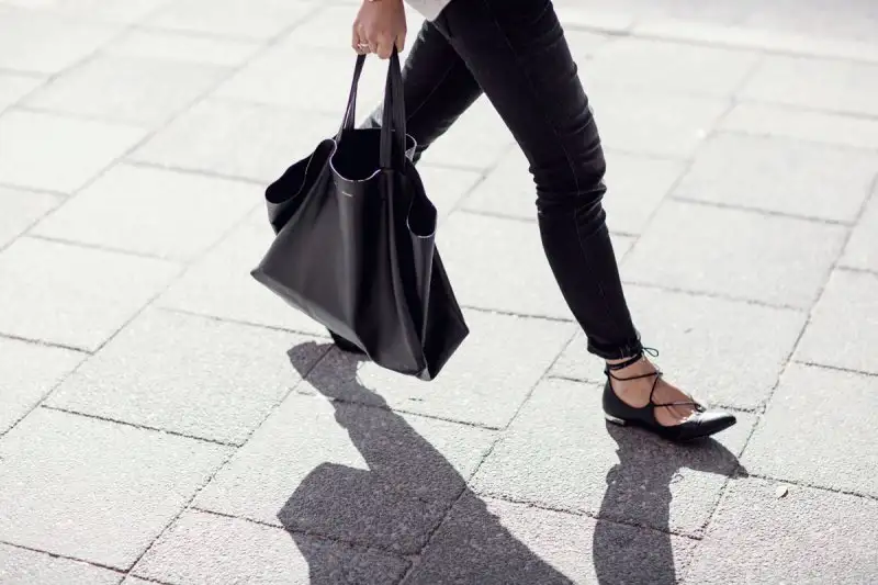 Lace-Up-Flats-trends.webp