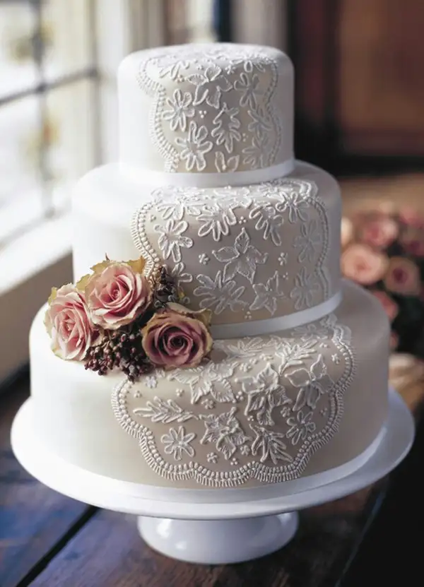 Lace-Wedding-Cakes-11.webp