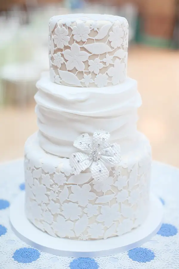 Lace-Wedding-Cakes-16.webp