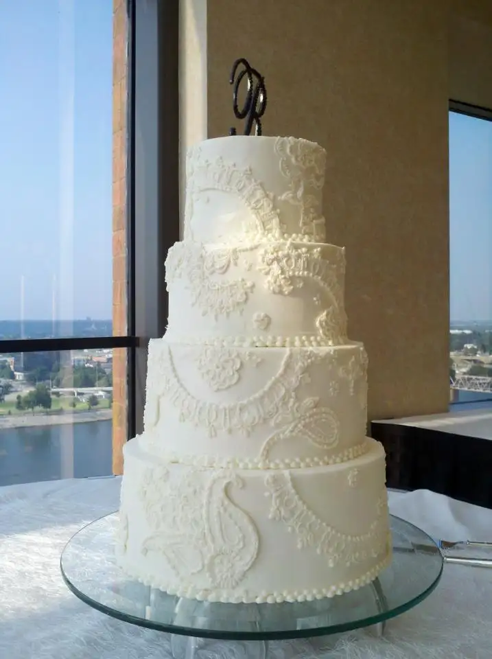 Lace-Wedding-Cakes-21.webp