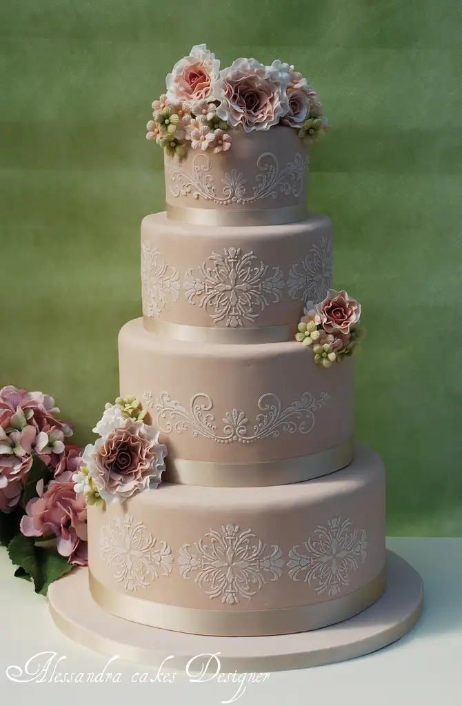 Lace-Wedding-Cakes-25.webp