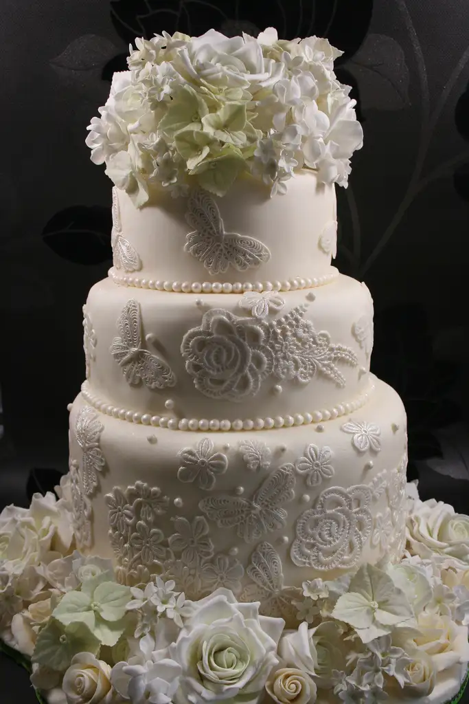 Lace-Wedding-Cakes-3.webp