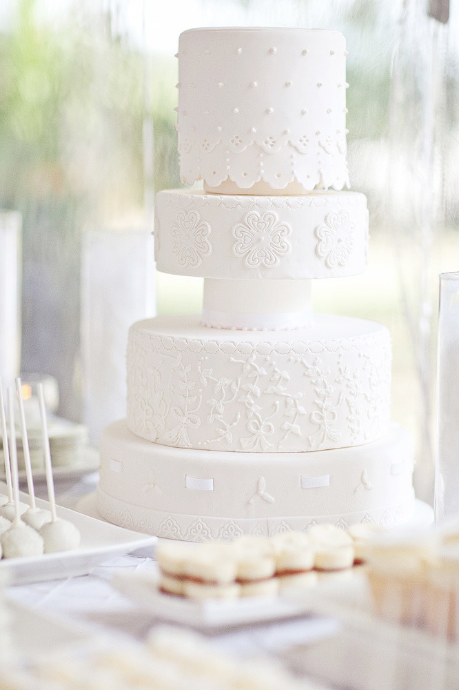 Lace-Wedding-Cakes-4.jpg