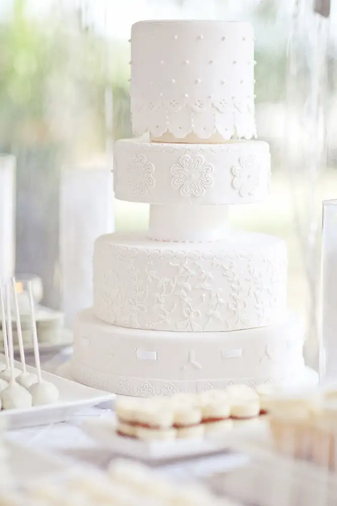 Lace-Wedding-Cakes-4.webp