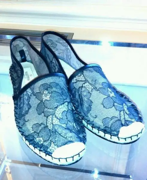 lacivert-dantelli-espadrilles-ayakkabı-modeli.webp