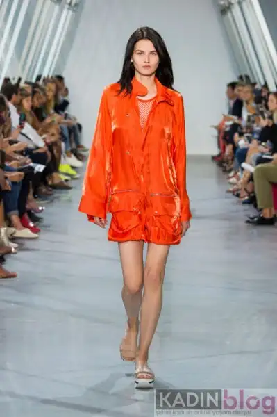 lacoste-bayan-yagmurluk.webp