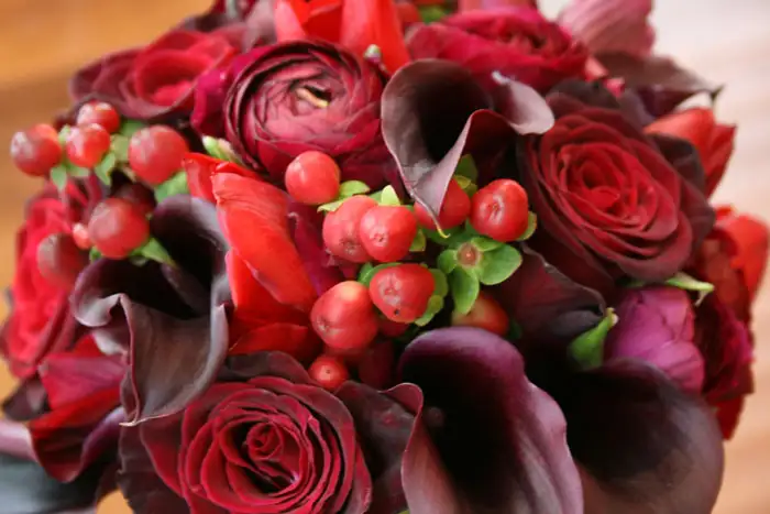lake-tahoe-wedding-flowers-red-bouquet.webp