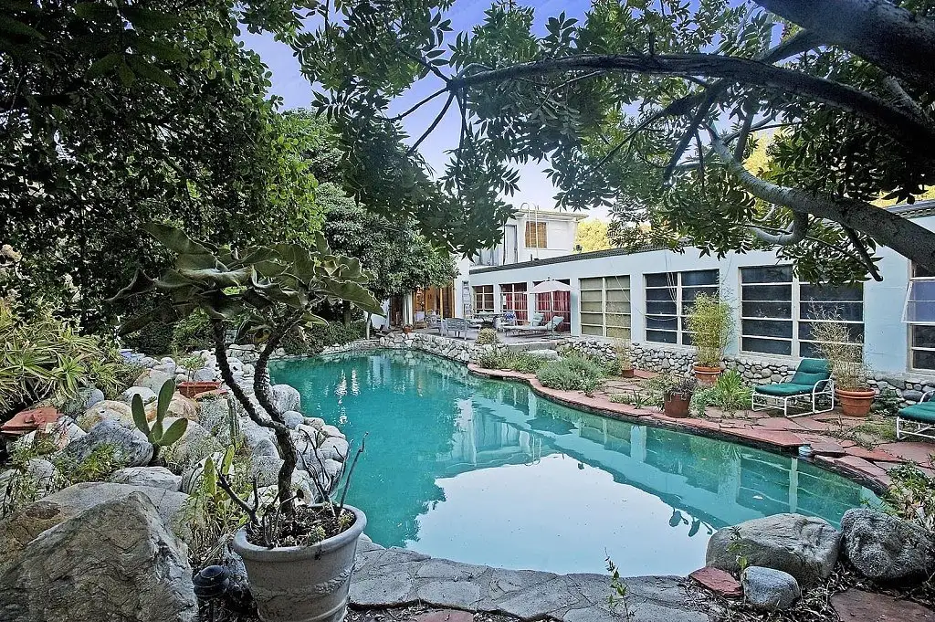 large-pool-can-used-all-year-long-LA-mild-weather.webp
