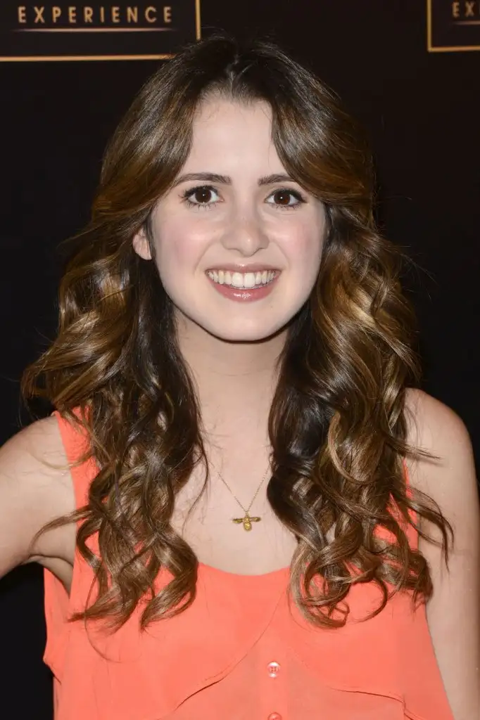 laura-marano-attends-the-celebrity-experience-panel-in-universal-city_1.webp