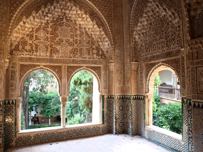 lindaraja_window_the_liones_palace_alhambra_granada.webp