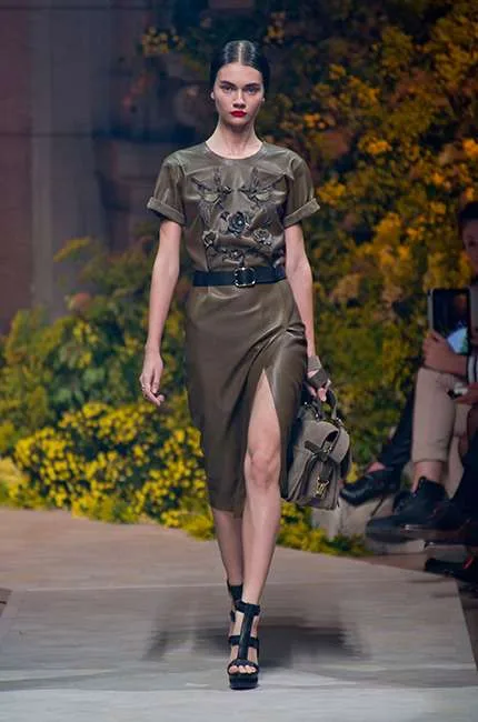 loewe_ilkbahar_yaz_2013_defile_moda_elbise (10)