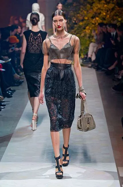 loewe_ilkbahar_yaz_2013_defile_moda_elbise (12)