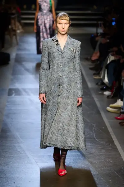 londra-moda-haftasi-erdem-89624-19092017172815.webp