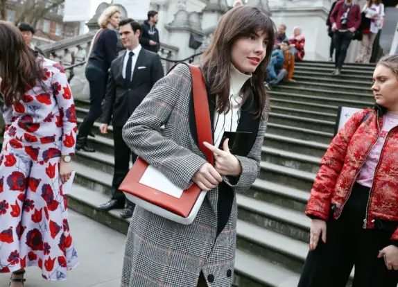 londra_moda_haftasi_2017_sonbahar_sokak_stilleri_kapak.webp