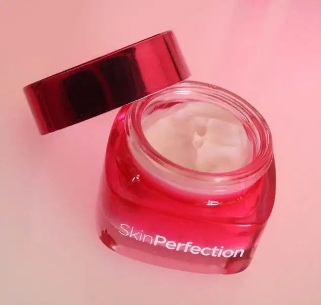 loreal-paris-skin-perfection-moisturiser-open.webp