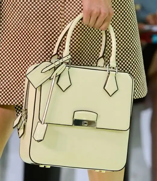 Louis-Vuitton-2013-çanta-modeli.webp