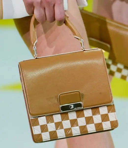 Louis-Vuitton-2013-çanta-modeli1.webp