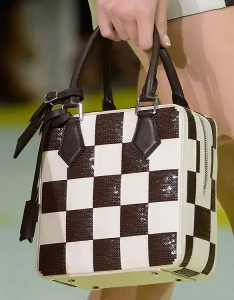 Louis-Vuitton-2013-modası-çanta.webp